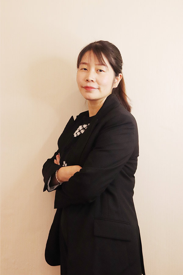 旬阳吕瑶 本科学历,毕业于陕西师范大学