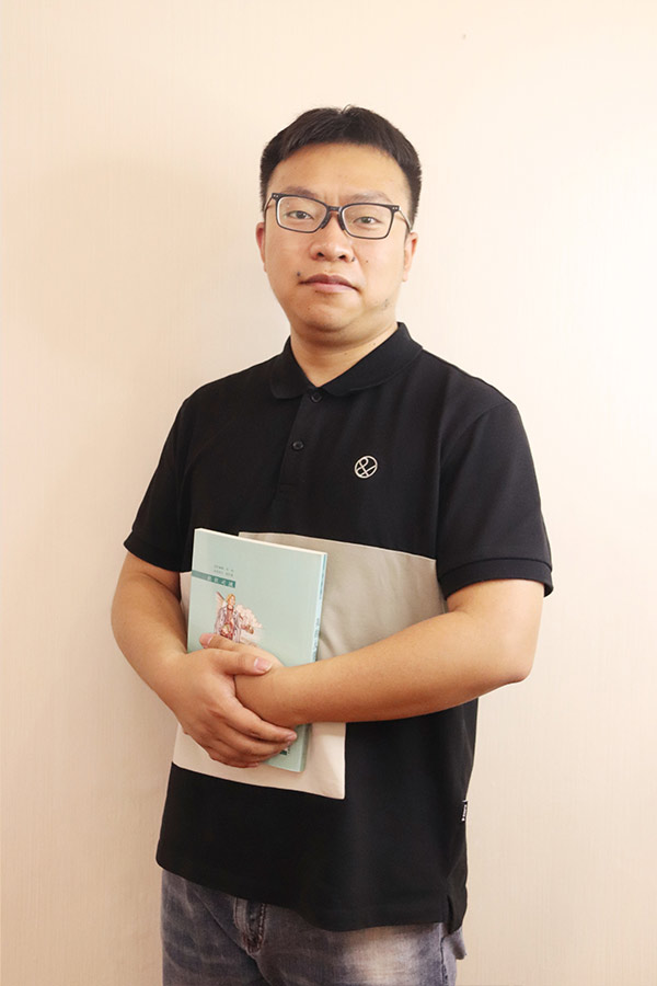 旬阳杨斌 本科学历，毕业于西安航空学院