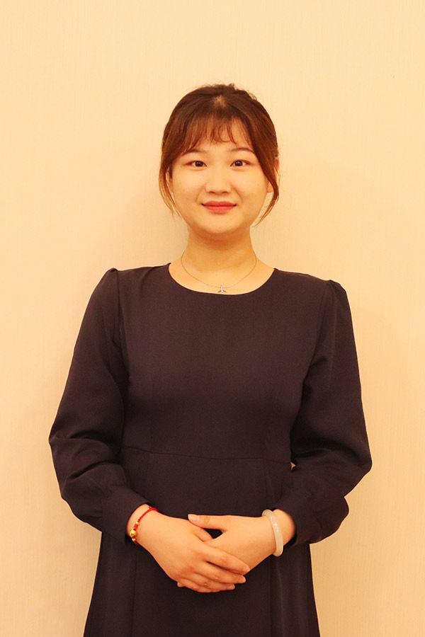 旬阳文哲 本科学历，优秀班主任
